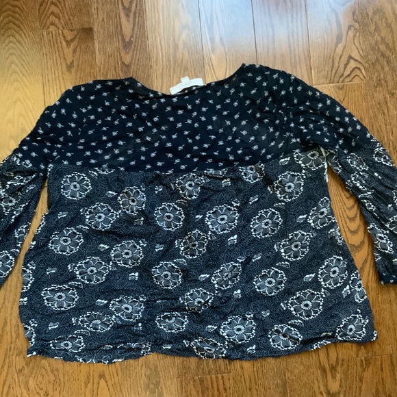 LOFT Black and White Floral Flowy Shirt. Size S Petite. - Picture 5 of 10